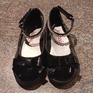 Chic Black Girl's Dress Shoes with Bow's And Pearl Ankle Strap